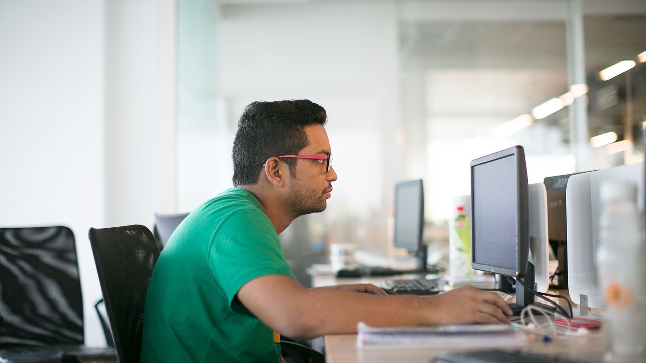 Is Your Computer Giving You Shoulder Pain?
